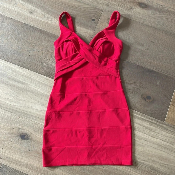 Emerald Sundae Red Banded Bodycon Dress Size Medium - Picture 2 of 9